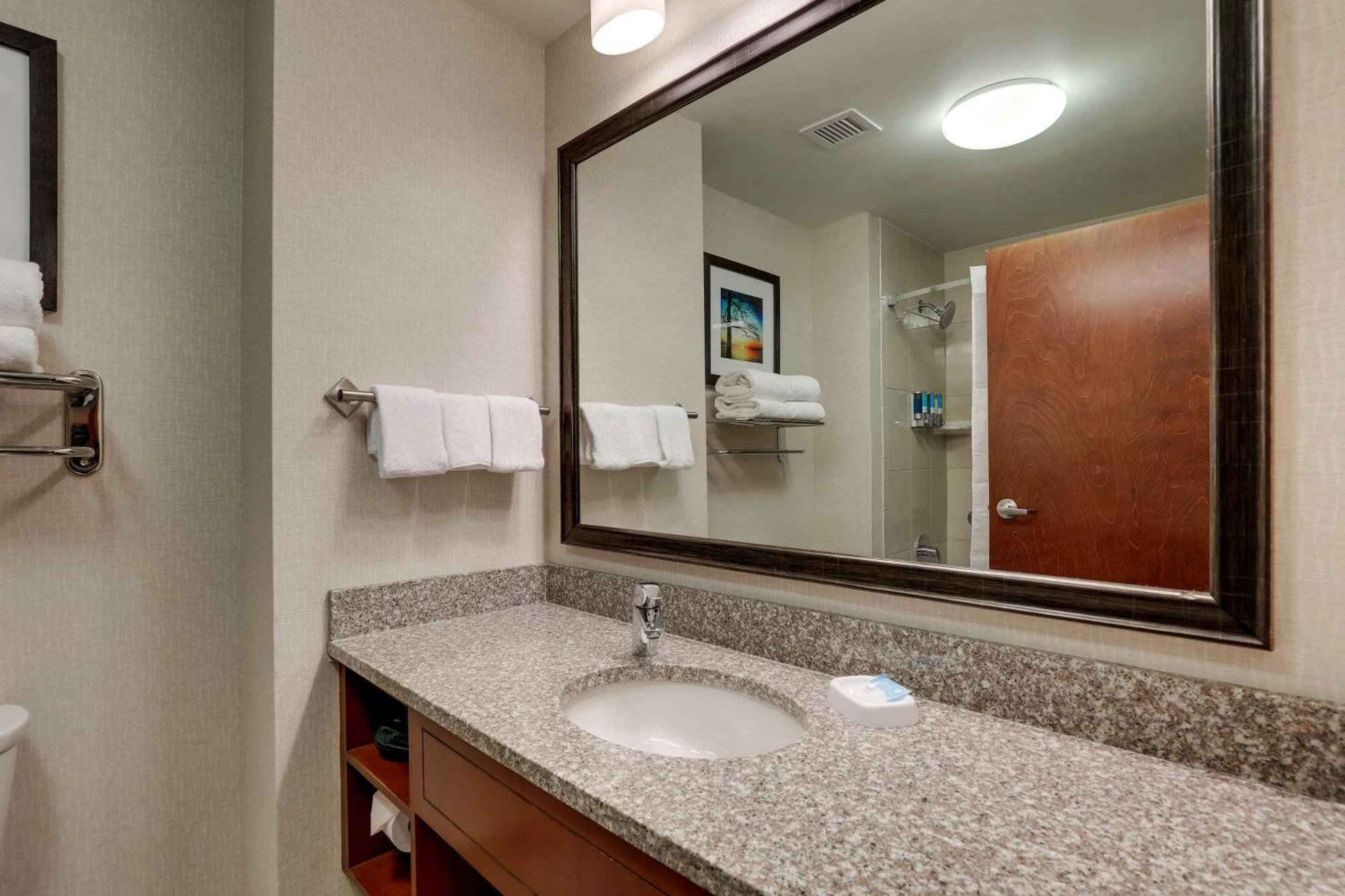 Drury Inn & Suites Charlotte Arrowood Экстерьер фото
