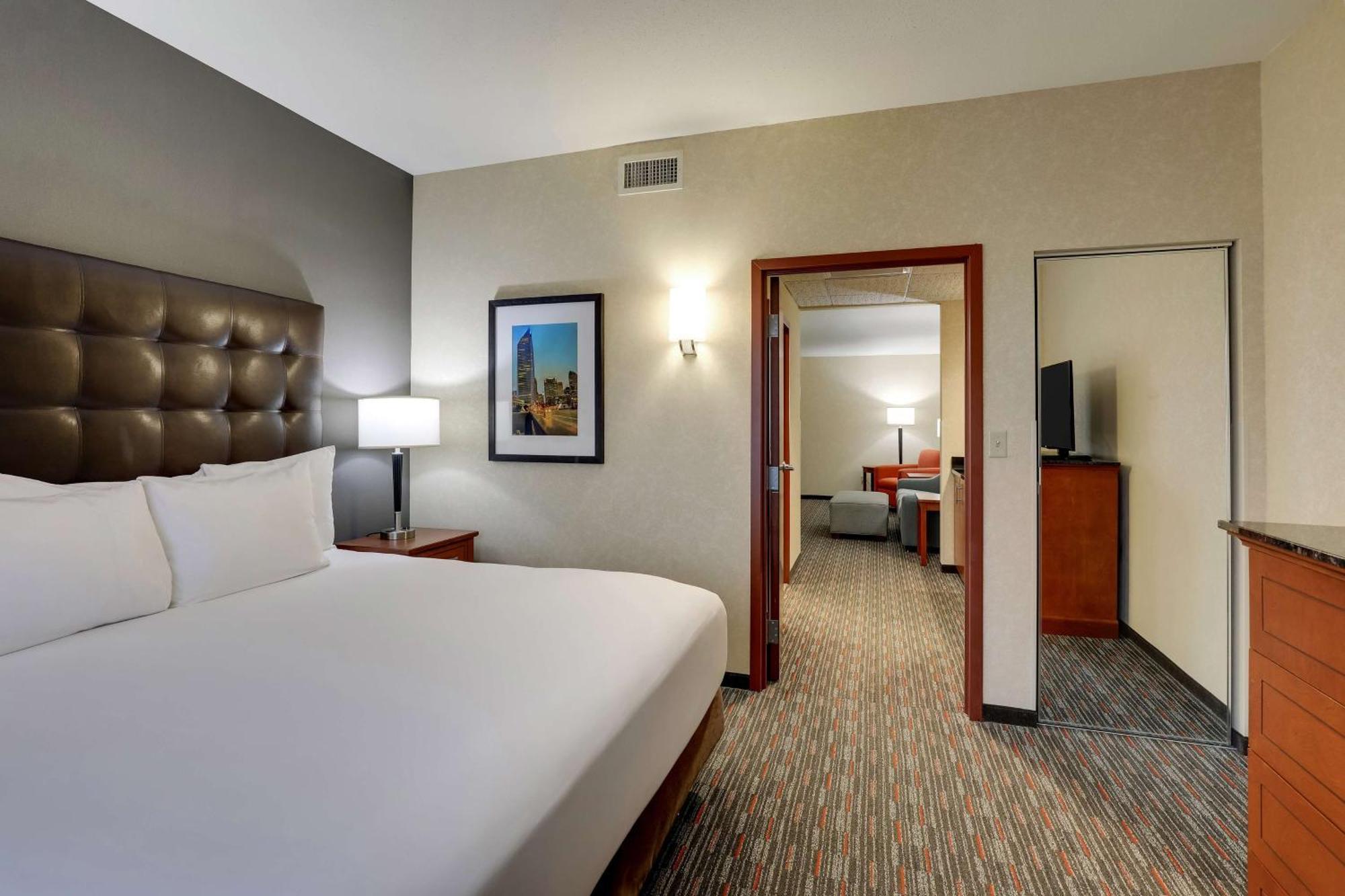 Drury Inn & Suites Charlotte Arrowood Экстерьер фото