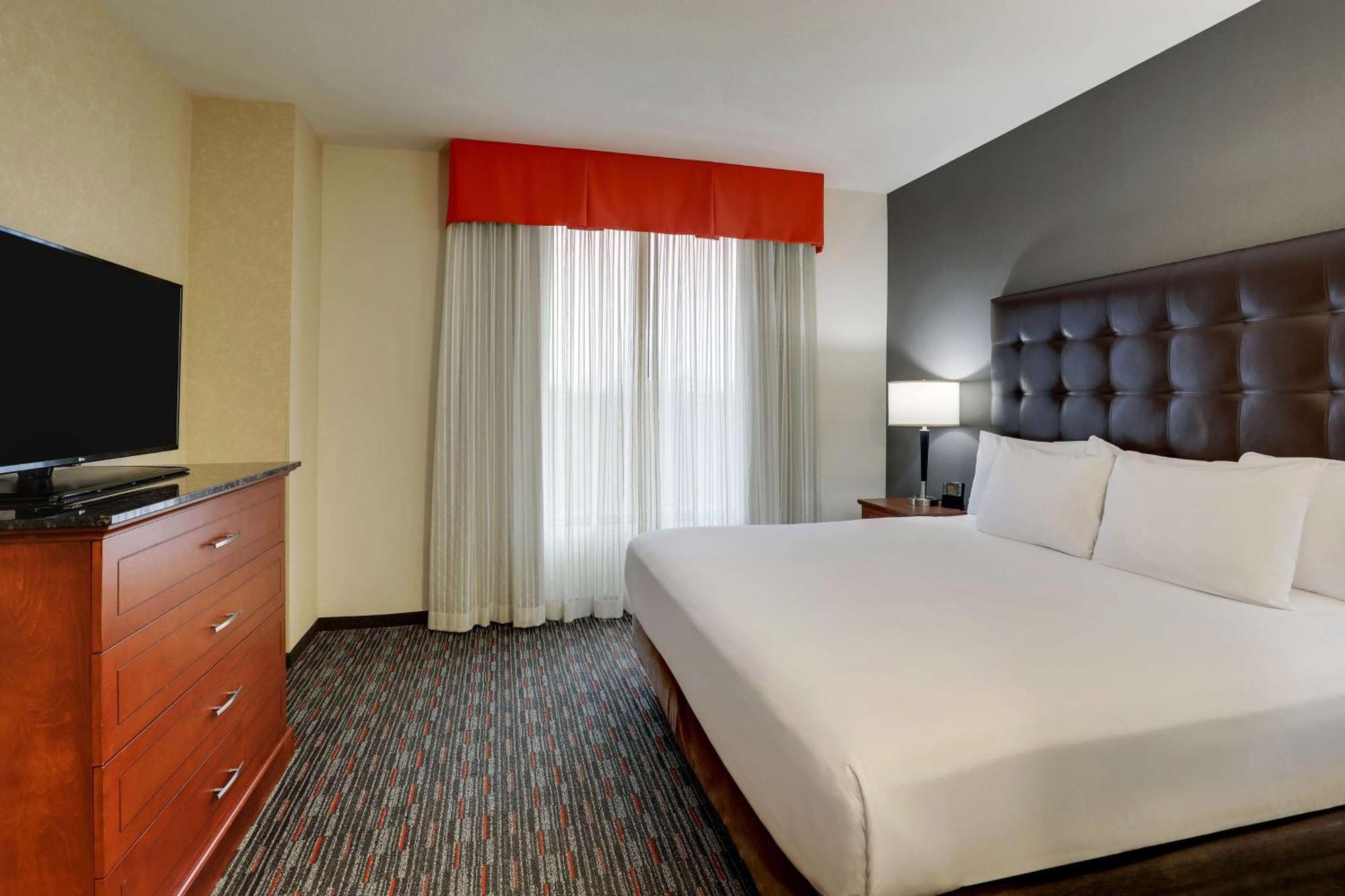 Drury Inn & Suites Charlotte Arrowood Экстерьер фото