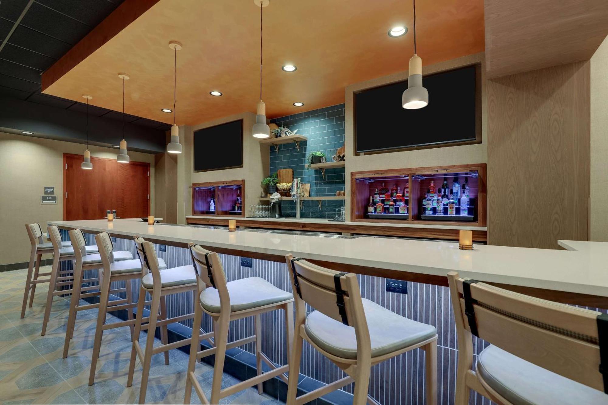 Drury Inn & Suites Charlotte Arrowood Экстерьер фото