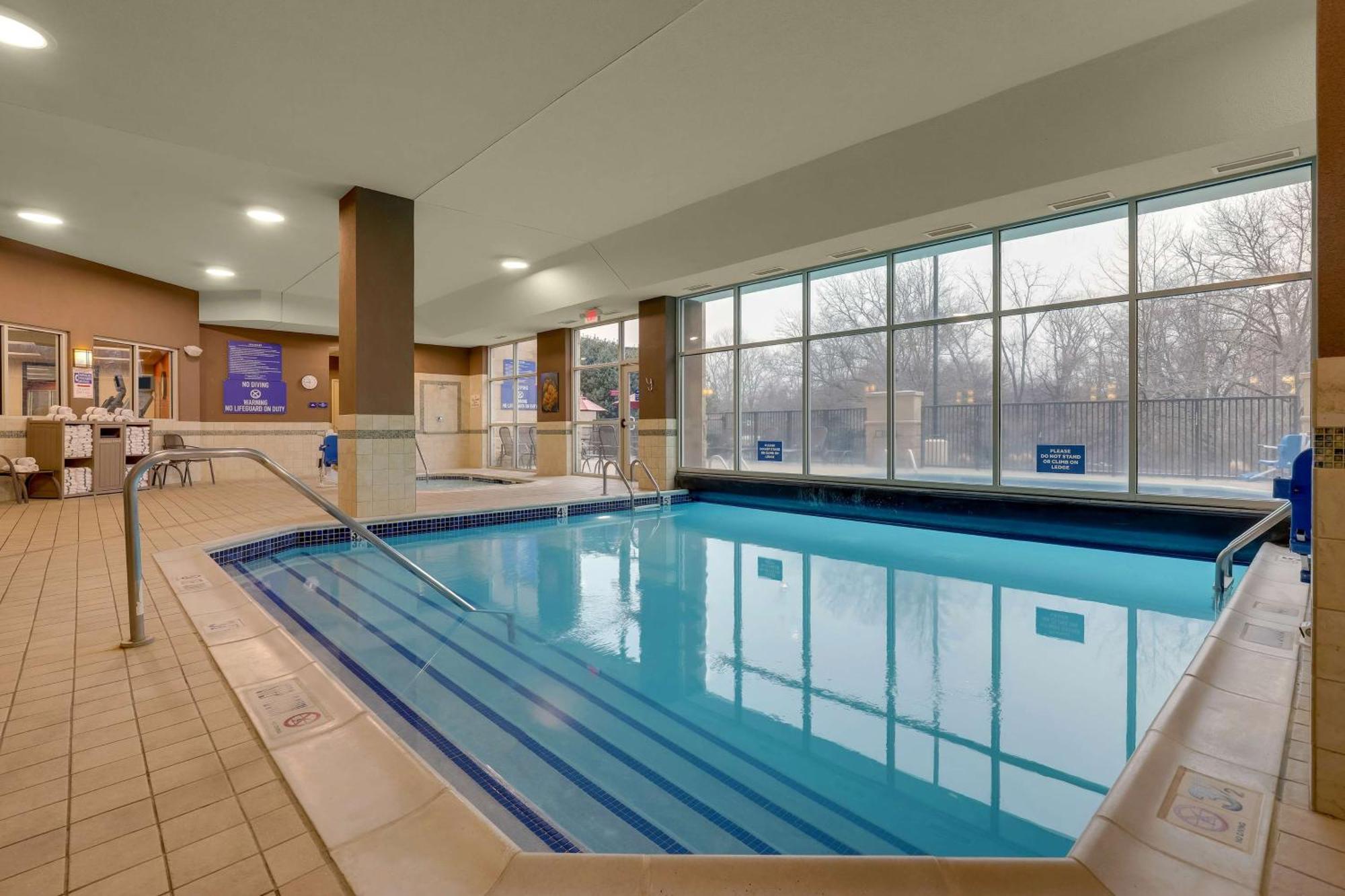 Drury Inn & Suites Charlotte Arrowood Экстерьер фото