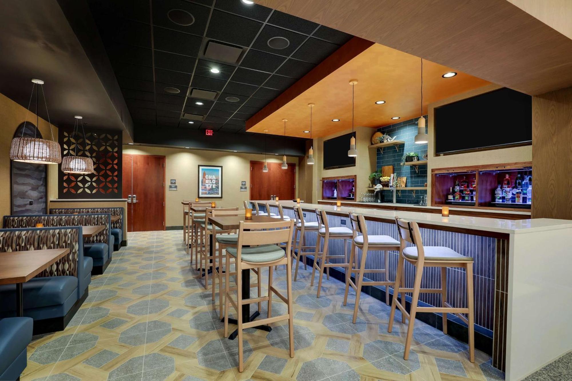 Drury Inn & Suites Charlotte Arrowood Экстерьер фото